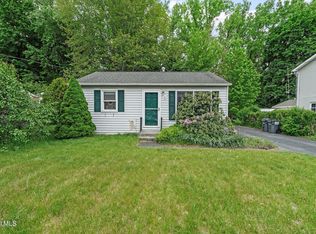 5 Mary Hadge Dr, Schenectady, NY 12309