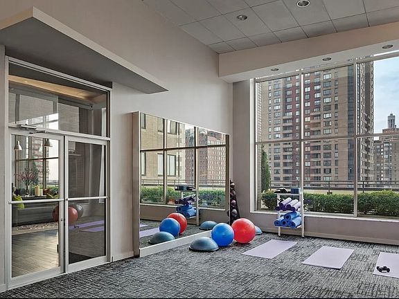 5th image of 90 Washington St APT 6D