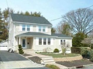 6 Plaza Rd, Greenvale, NY 11548