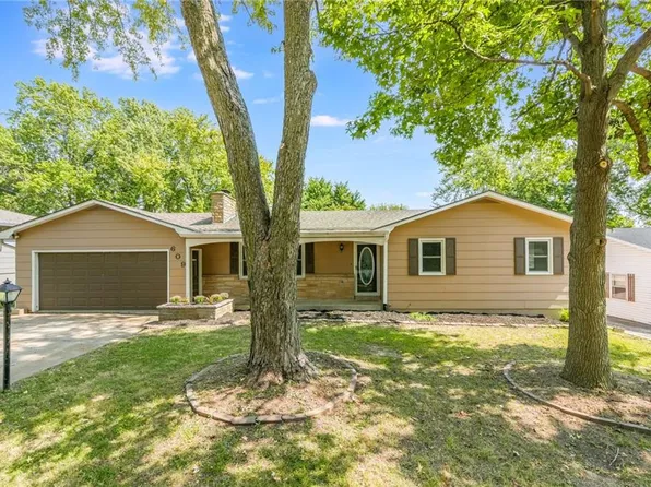 609 S 11th St, Savannah, MO 64485