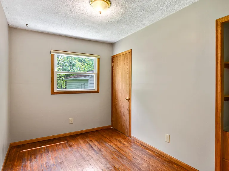 1013 W Columbia Ave — Photo 10