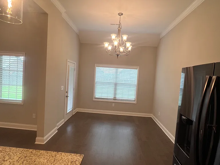 14829 Commonwealth Dr — Photo 8