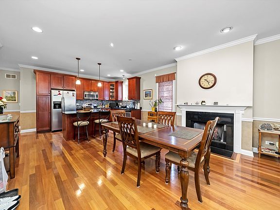 5th image of 7257 N Hamilton Ave APT 1S