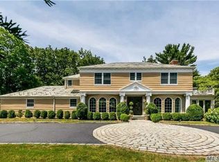 2 Broadlawn Ave, Great Neck, NY 11024