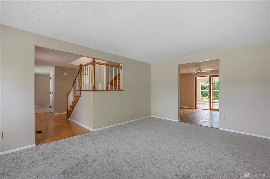 4 bed, 2.5 bath, 2518 sqft, $2,300 — Photo 3