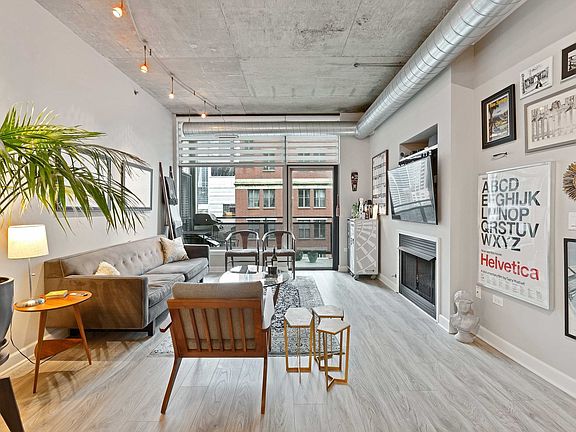 4th image of 125 E 13th St Unit 1005