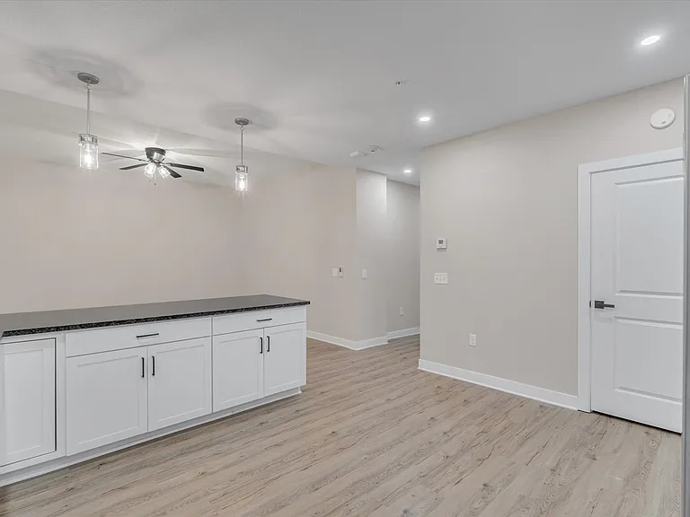 400 N Main St #203 — Photo 11