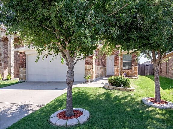 4th image of 1324 Silver Maple Ln