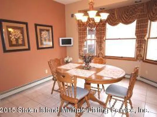 203 Arbutus Avenue image 1 of 9