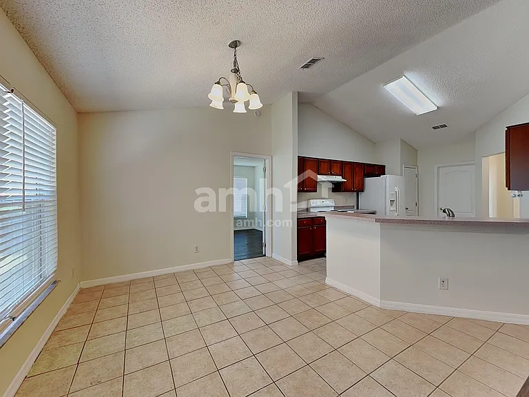 648 Winding Lake Dr — Photo 6