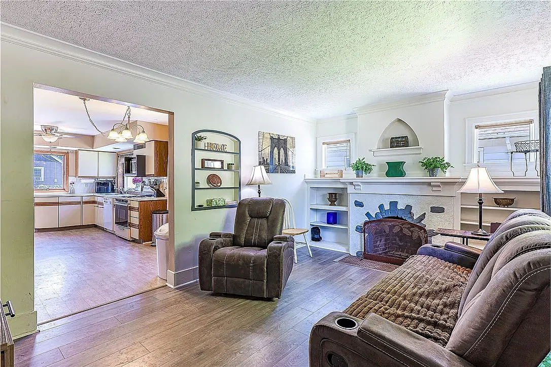 3 bed, 1244 sqft, $2,400 — Photo 4