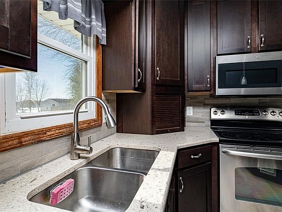 3rd image of 106 E Street Sw