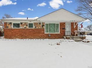 1069 Chippewa St, Mount Clemens, MI 48043