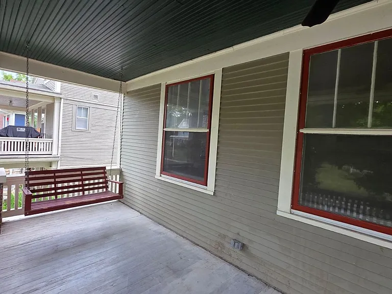 Beautiful 2BR 1BA unit w/ Covered Porch in Downtown Liberty — Photo 12