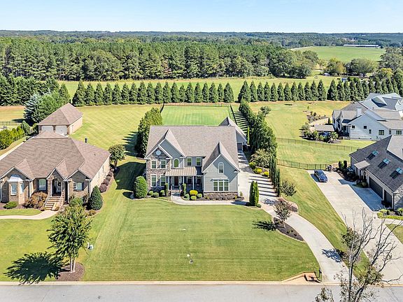 2nd image of 104 Fairoaks Dr
