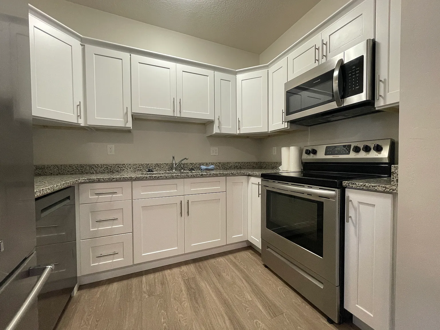 3 bed, 1225 sqft, $2,300 — Photo 4