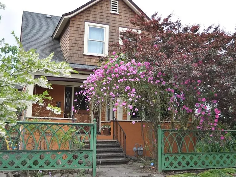 4226 NE 10th Ave — Photo 1