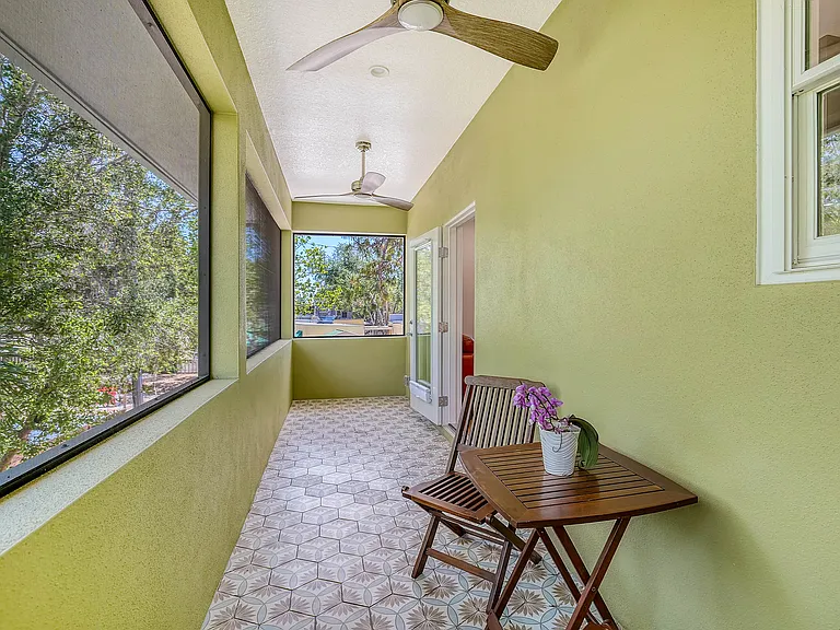 2741 Temple St — Photo 19
