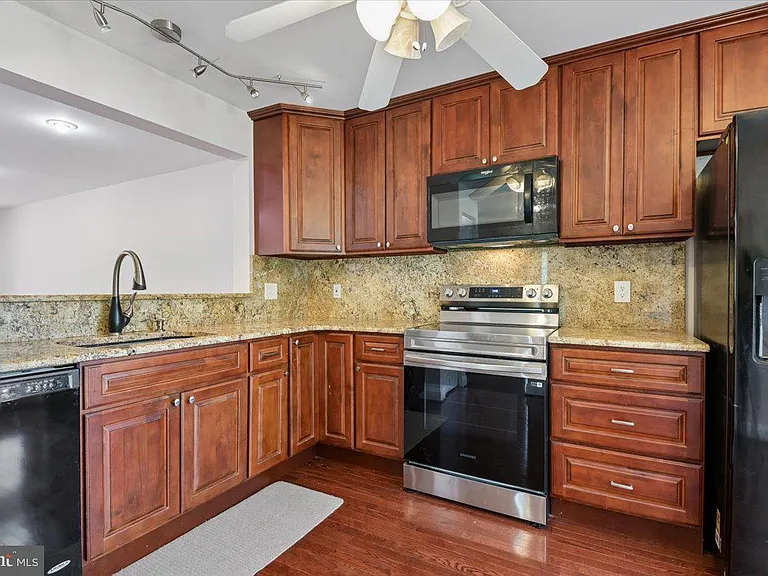 17 Ruddington Ct — Photo 23