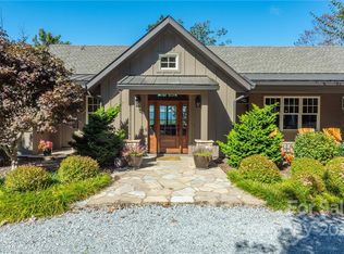 188 Skyway Dr, Hendersonville, NC 28739
