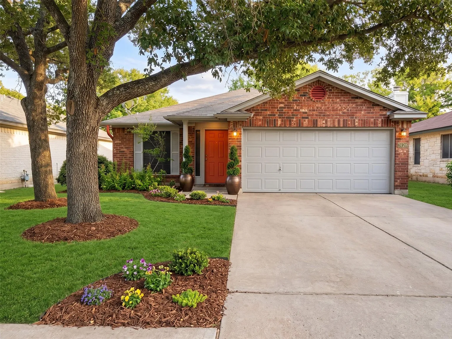 3 bed, 2.0 bath, 1631 sqft, $2,000 — Photo 1