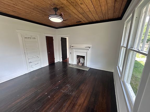 2nd image of 2034 North Blvd