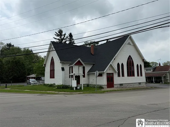 13 Church St, Delevan, NY 14042