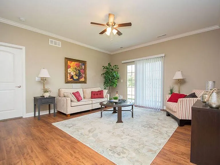 Glenmary Pointe Apartments — Photo 10