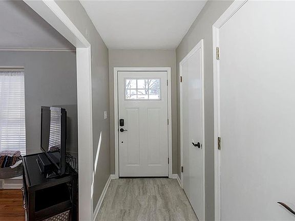 3rd image of 5612 W 98th Pl