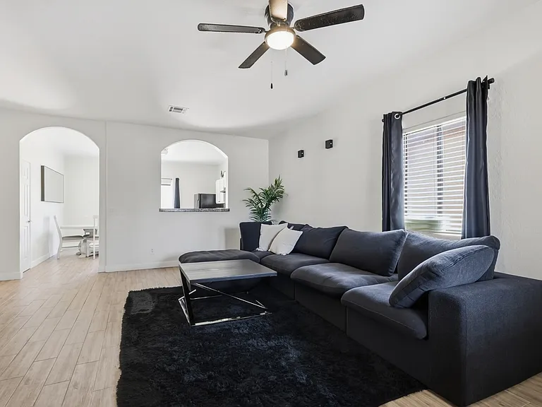 1008 W Saint Charles Ave — Photo 12