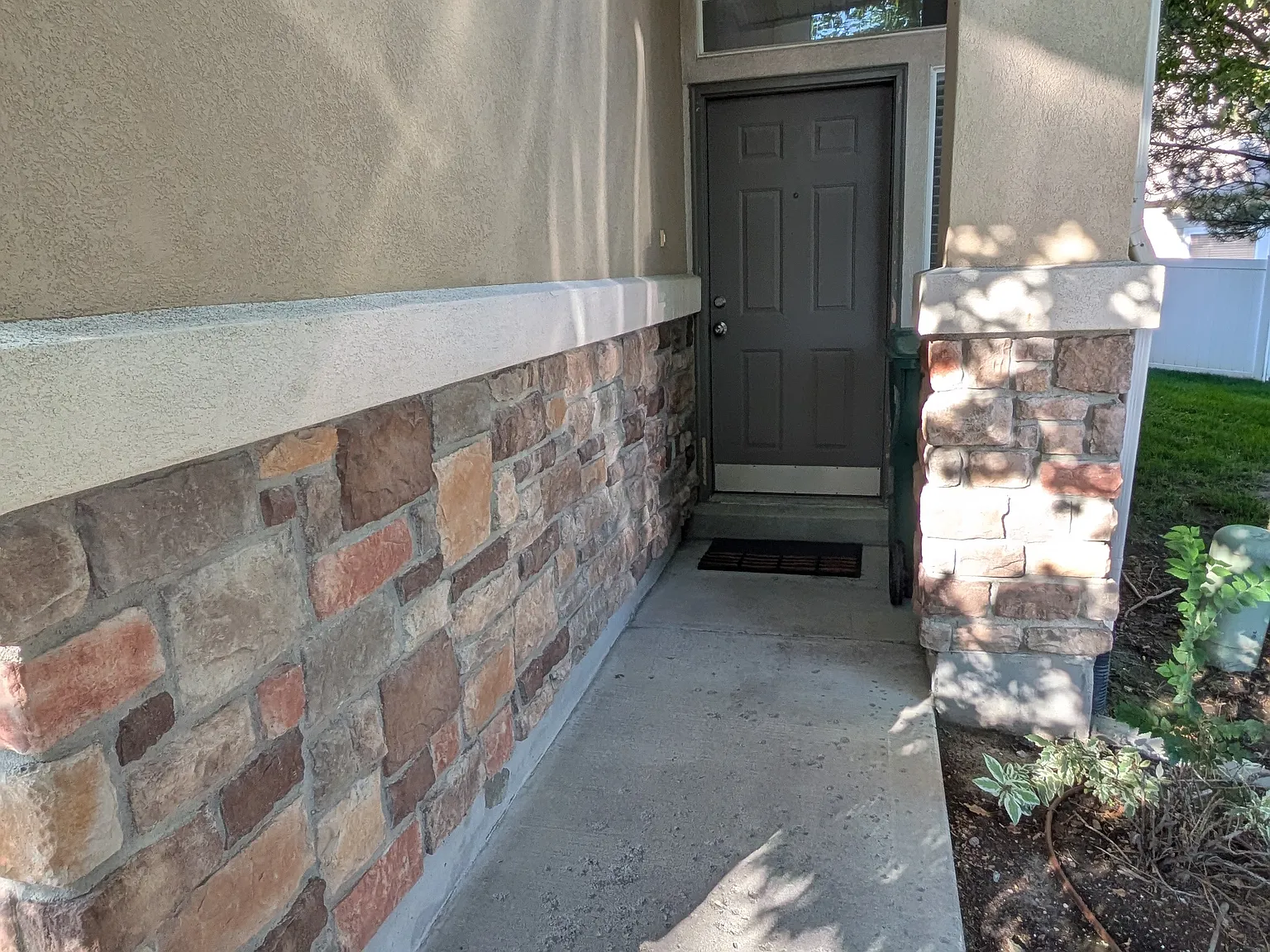 3 bed, 2.5 bath, 1400 sqft, $2,275 — Photo 2