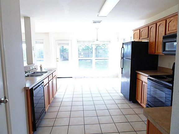 4th image of 3313 Doris Dr