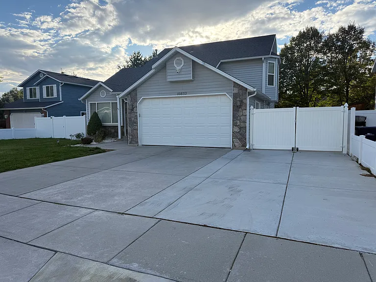 10832 S Fruitwood Ct — Photo 2