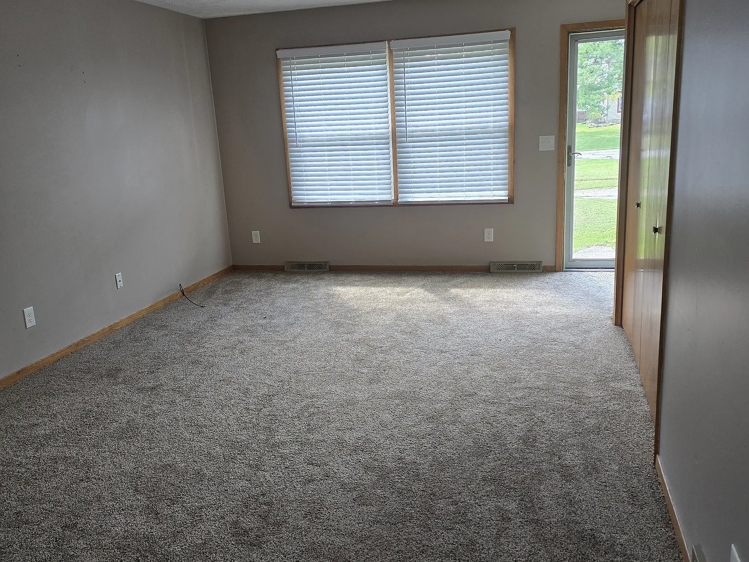 2 bed, 1.5 bath, 1100 sqft, $1,200 — Photo 2