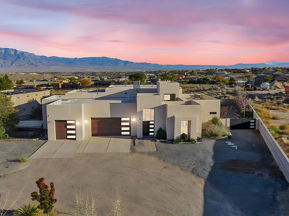 5th image of 2104 Chessman Dr NE