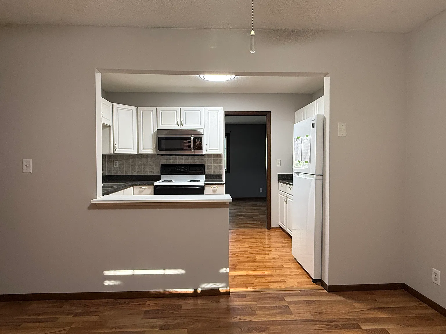 3 bed, 1.5 bath, 1280 sqft, $1,600 — Photo 4