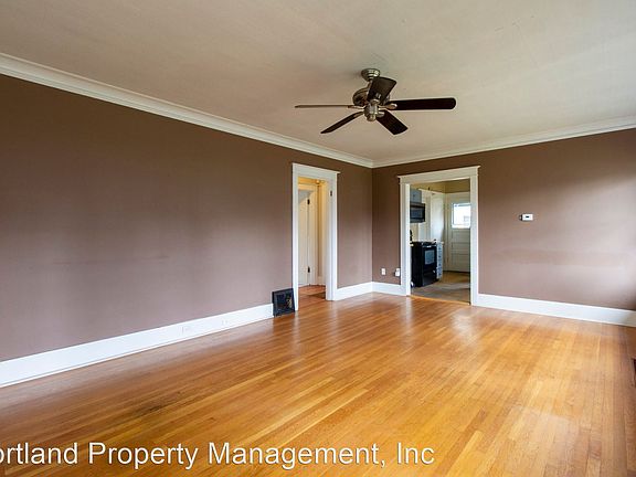 4th image of 1927 N Willamette Blvd