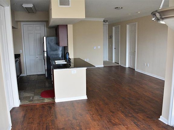 4th image of 7575 Kirby Dr APT 2206