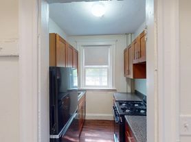 1163 Boylston St
