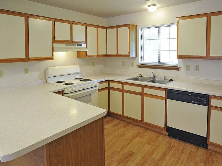 Tanglewood Apartments — Photo 95