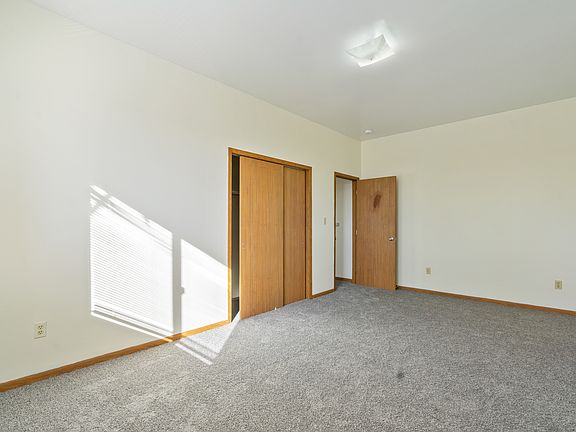 3rd image of 620 California Ave APT 4