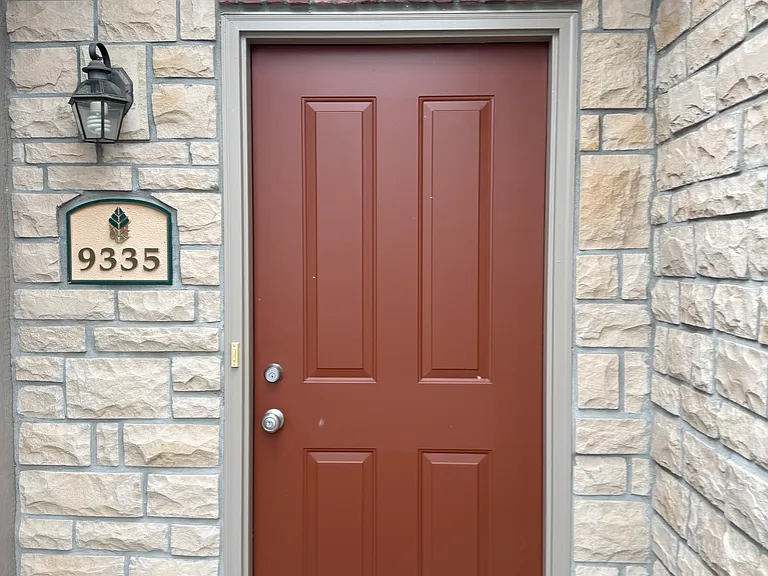 9335 Elizabeth Ln — Photo 2