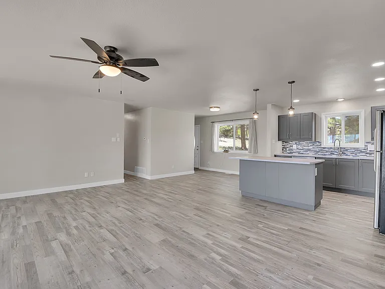 91 Sun Way — Photo 3