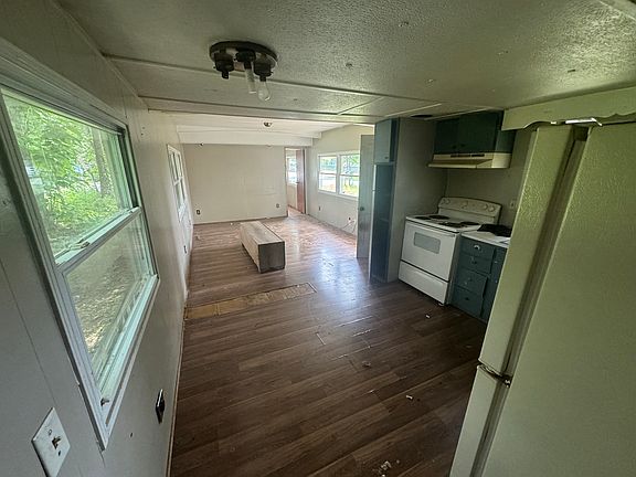 3rd image of 405 Morelock St #1