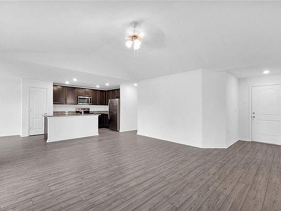 4th image of 3829 NE 9th Pl