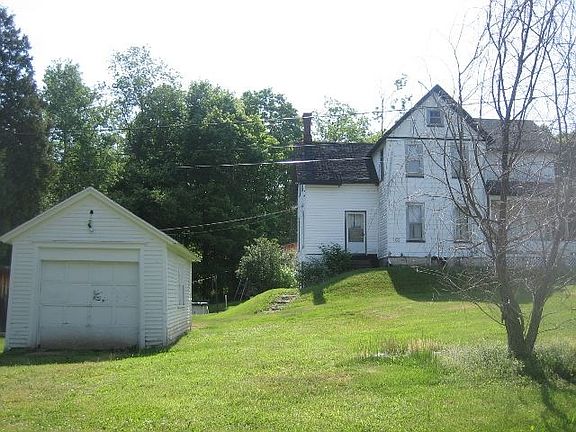 4th image of 745 Buffalo St