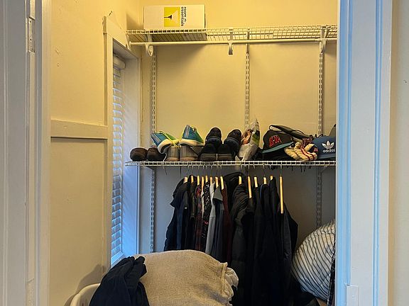 4th image of 1251-1253 W Henderson St #2J