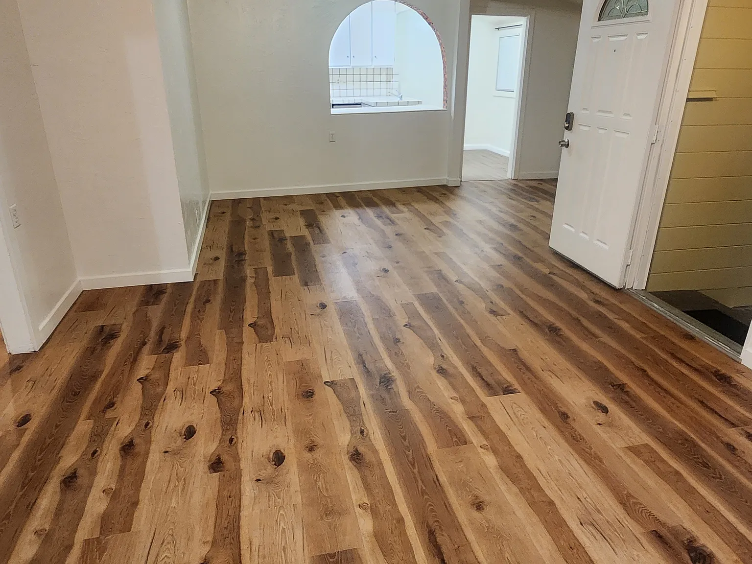 3 bed, 2.0 bath, 1400 sqft, $2,780 — Photo 3