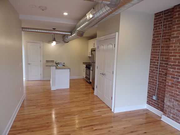 4th image of 1524 Main St Ste 3