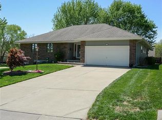 202 Arrowhead Dr, Lake Winnebago, MO 64034